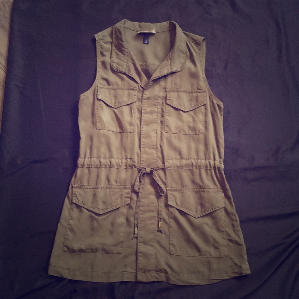 Universal Thread Goods Co. sleeveless blouse